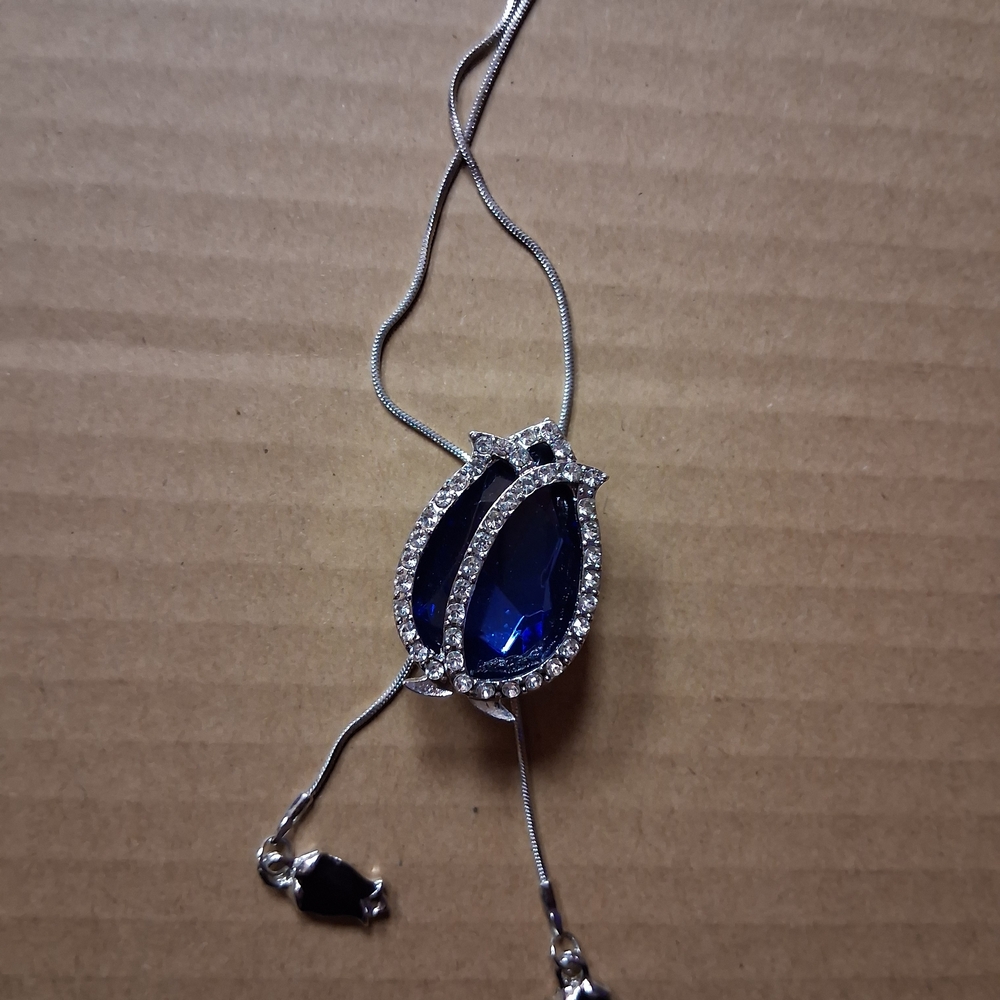 Elegant Silver and Blue Teardrop Pendant Necklace